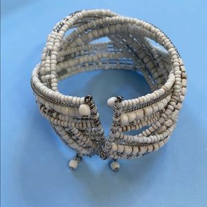 NWOT Bracelet Beaded White and Silver